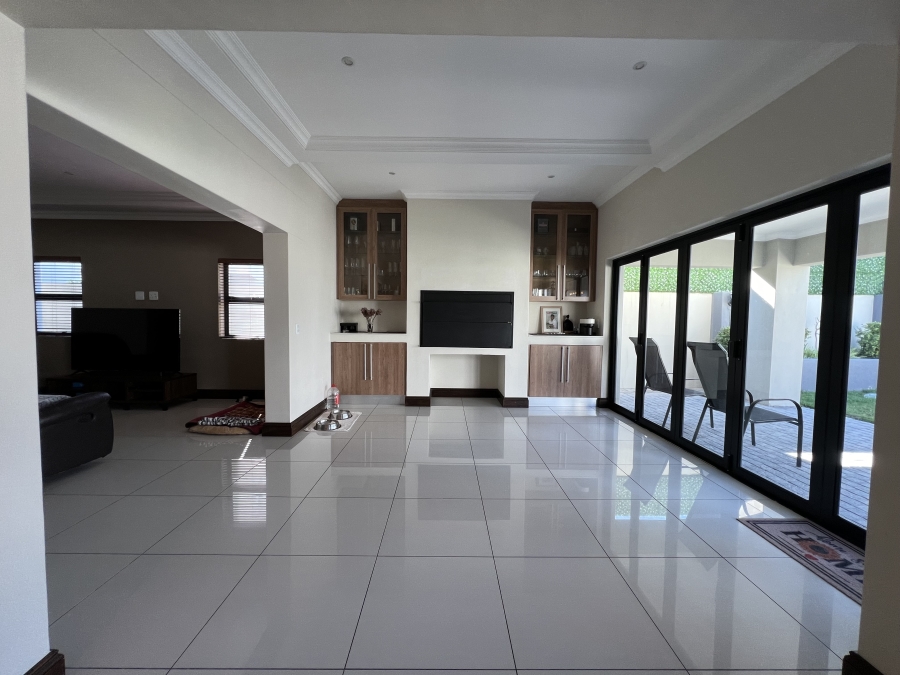 6 Bedroom Property for Sale in Sagewood Western Cape